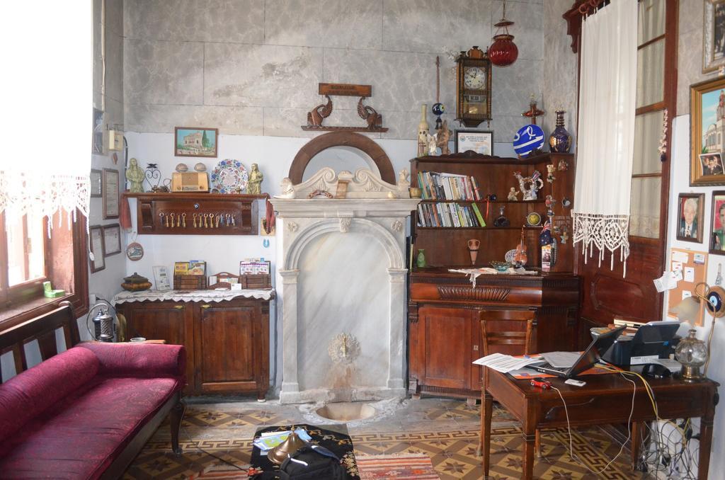 Bonjour Pension Аявали Екстериор снимка